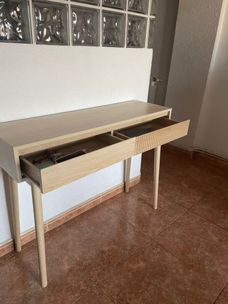 Consola de madera estilo nórdico