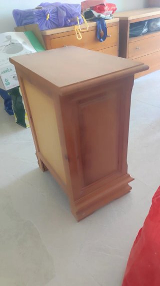 Mesita de noche madera maciza