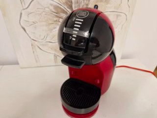 Cafetera Dolce Gusto Roja y Negra