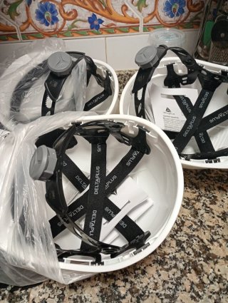 3 Cascos de seguridad Delta Plus. Con mejor comodi