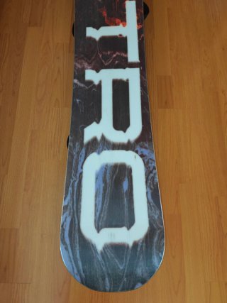 Snowboard Nitro con Fijaciones Drake y Botas DC