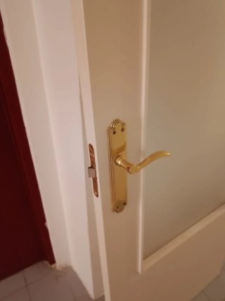 Puerta interior lacada en blanco con cristal