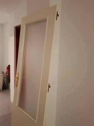 Puerta interior lacada en blanco con cristal