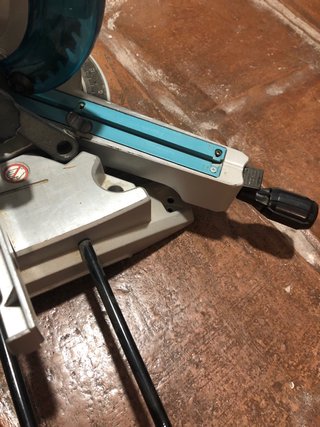 Sierra Ingletadora Makita LS1018L