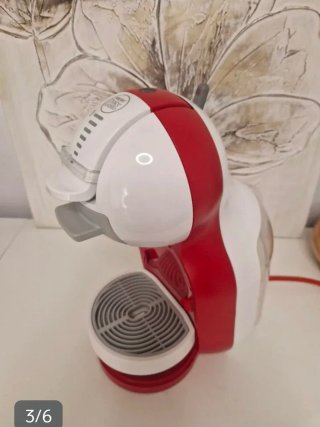 Cafetera Dolce Gusto Roja y Blanca