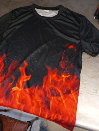 2 camiseta XL, manga corta y otra de manga larga.