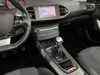 Peugeot 308 5P Allure BlueHDi 100 S&S 6 Vel. MAN