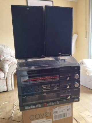Equipo de música ITT ST30 con altavoces