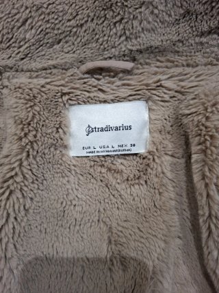 Cazadora invierno chica beige.