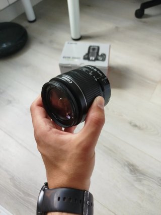 Fotocamera Canon EOS 2000D + Obiettivo 18-55mm