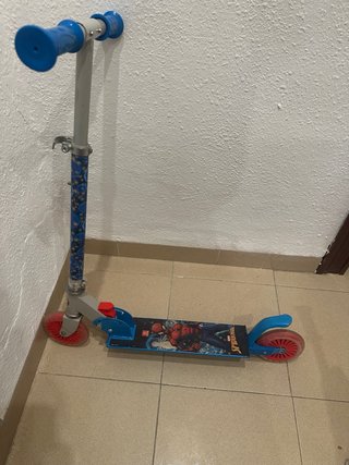 Monopatín Spiderman 4-7 años