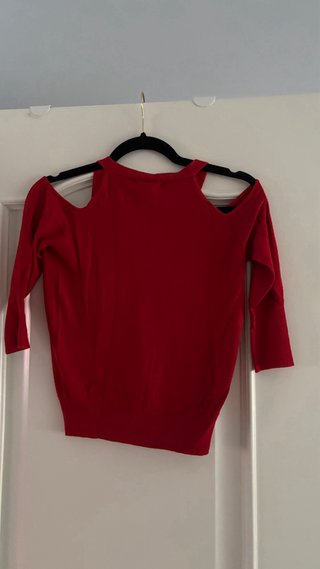 Camiseta de punto con hombros descubiertos