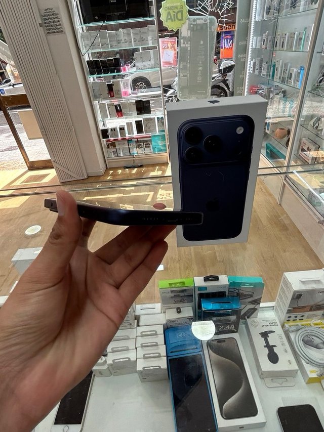 Apple Iphone 17 Pro 256GB Azul Semi Nuevo Ciclos44