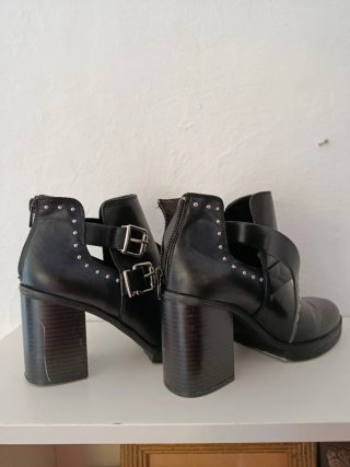 Botines negros hebillas talla 37
