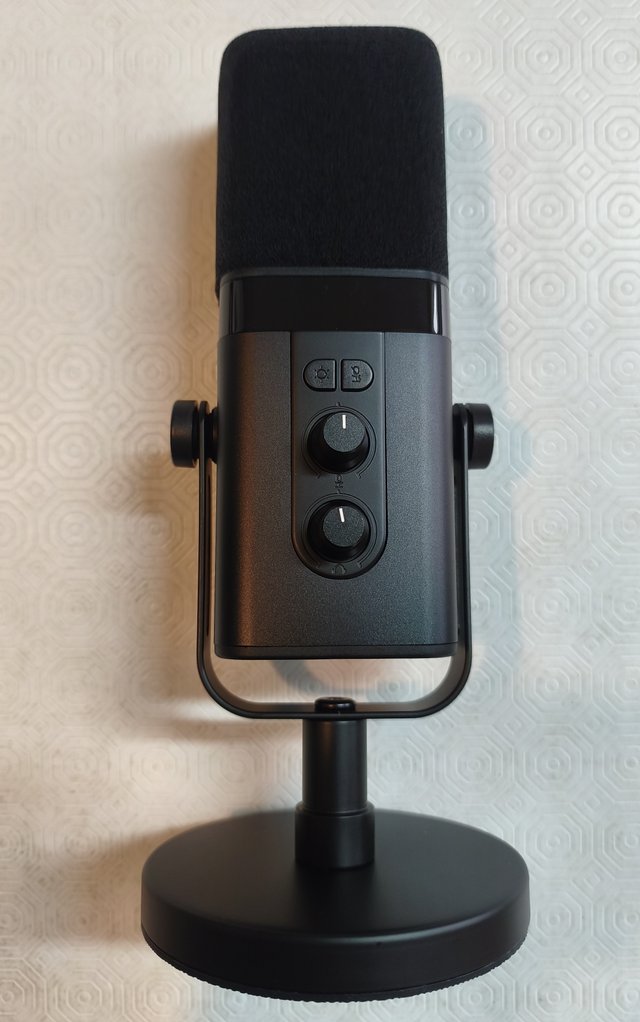 Microfono USB/XLR con RGB per streaming e podcast