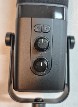 Micrófono USB/XLR con RGB para streaming y podcast