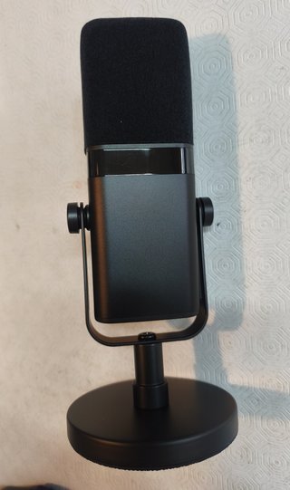 Micrófono USB/XLR con RGB para streaming y podcast