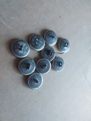 9 Botones Militares Antiguos