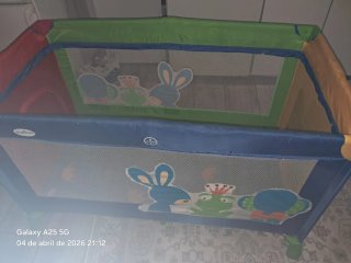 Parque infantil con tobogán y túnel