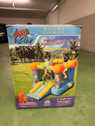 Castillo hinchable infantil con tobogán