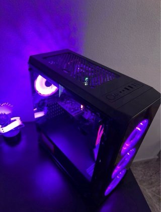 Torre Gaming y Monitor Negro/Morado