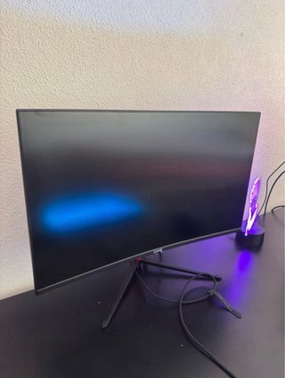 Torre Gaming y Monitor Negro/Morado