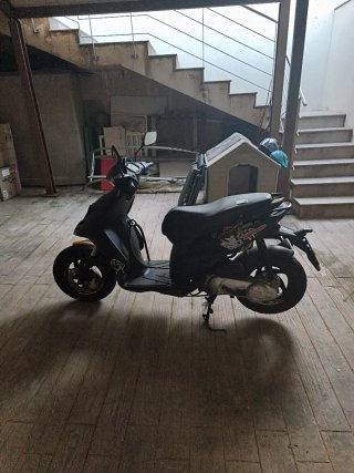 Piaggio Typhoon 49cc Scooter Negra
