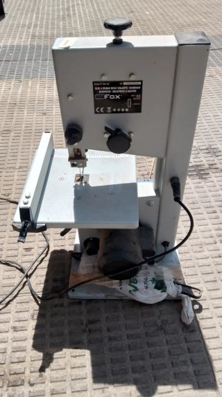 Sierra de cinta vertical FOX Femi F28-182A