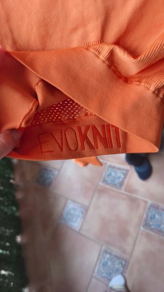 Top deportivo Puma manga larga naranja