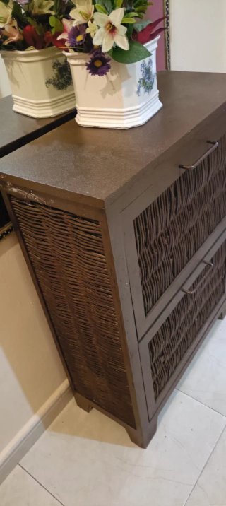 Zapatero con espejo de mimbre y madera