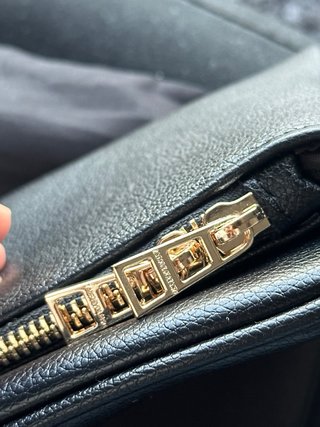 Bolsa Zadig & Voltaire preta com detalhes dourados