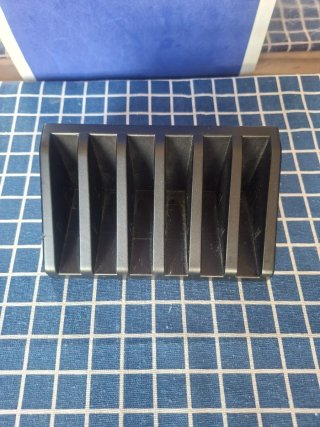 PS2 SOPORTE VERTICAL PARA JUEGOS