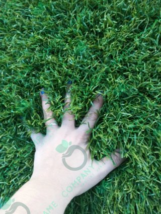 Césped artificial reciclado step
