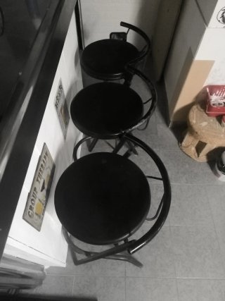 Taburetes de bar negros (Set de 3)