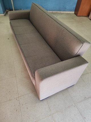 Sofá de tela gris