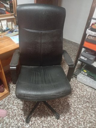 Silla de oficina gamer negra