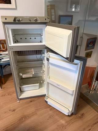 Frigorífico trivalente Autocaravana