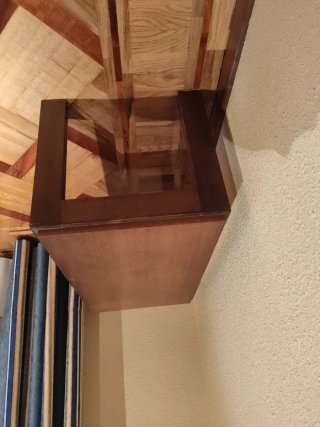 Mesa auxiliar de madera