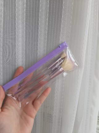 Neceser con brochas de maquillaje