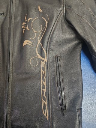 Chaqueta de cuero para moto mujer
