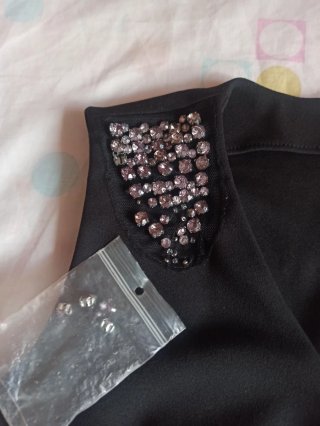 Mango Top Negro Adornado Hombros