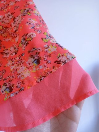 Blusa floral coral flúor