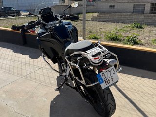 BMW GS Adventure Moto Negra y Plateada