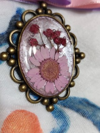 Broche artesanal flor seca