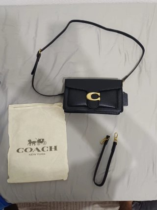 Bolso Coach Negro con Detalle Dorado