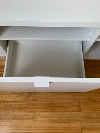 Mueble TV blanca con puertas