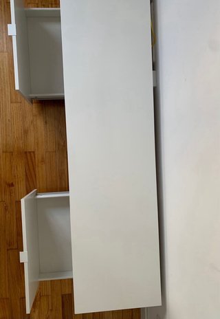 Mueble TV blanca con puertas