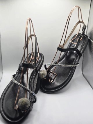 Sandalias negras con diamantes