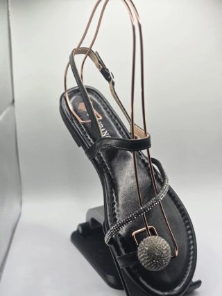 Sandalias negras con diamantes