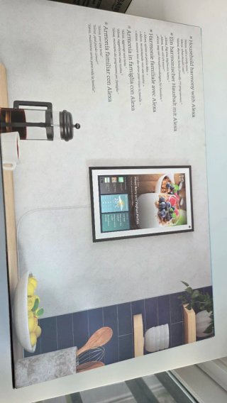 Echo Show 15 (versione 2021) con supporto SANUS